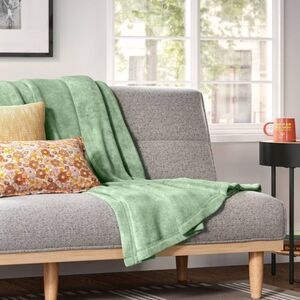 Room Essentials Green Throw Blanket - 50" x 60"  Brand New!!